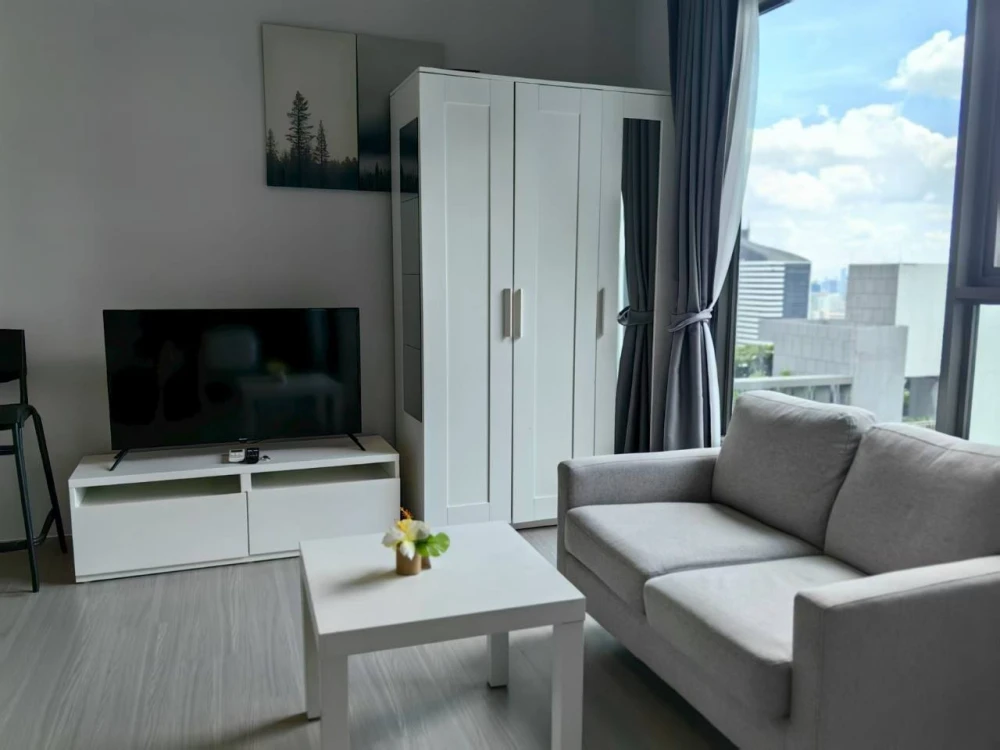 For rent: Life Asoke-Rama 9, studio room, fully furnished and equipped with appliances. Just bring your bags and move in!