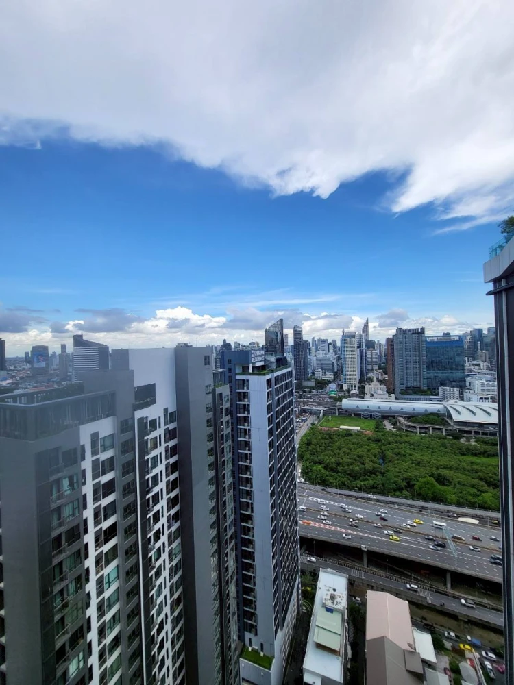 For rent: Life Asoke-Rama 9, studio room, fully furnished and equipped with appliances. Just bring your bags and move in!