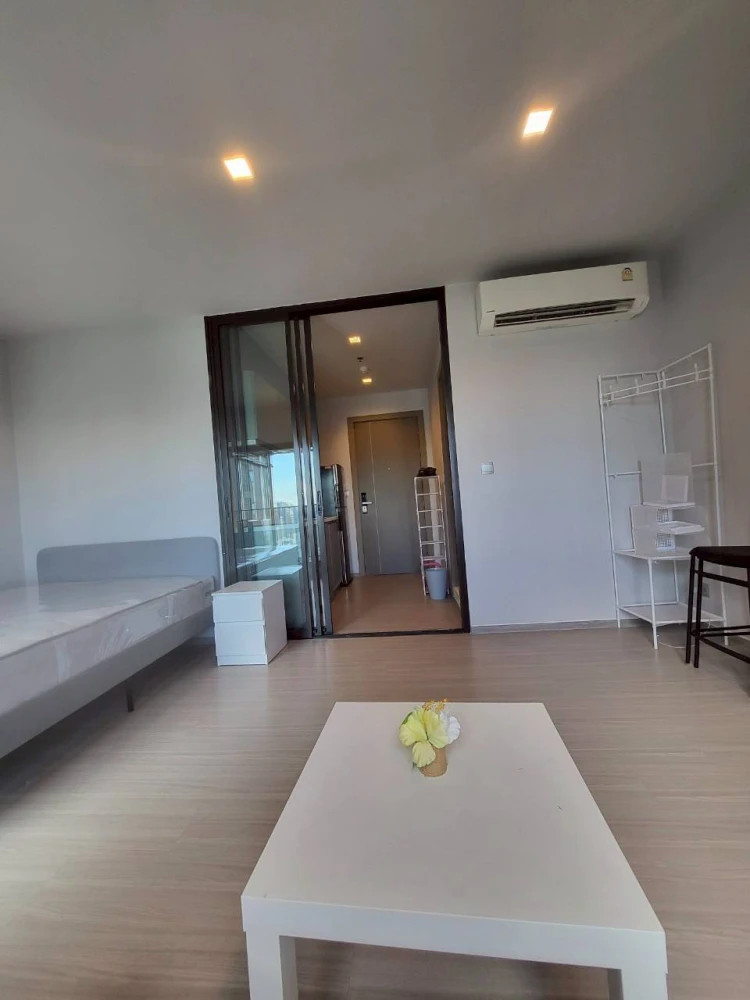 For rent: Life Asoke-Rama 9, studio room, fully furnished and equipped with appliances. Just bring your bags and move in!