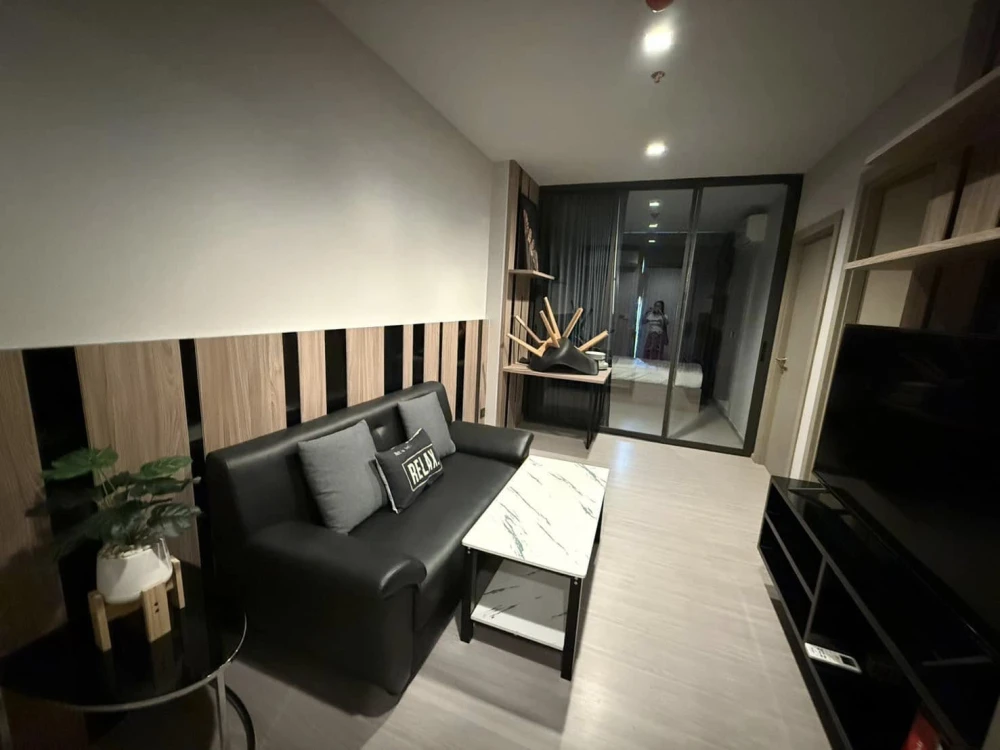 For rent: Life Asoke-Rama 9, beautiful room, high floor, city view, not hot, near elevator, built-in furniture, must book.