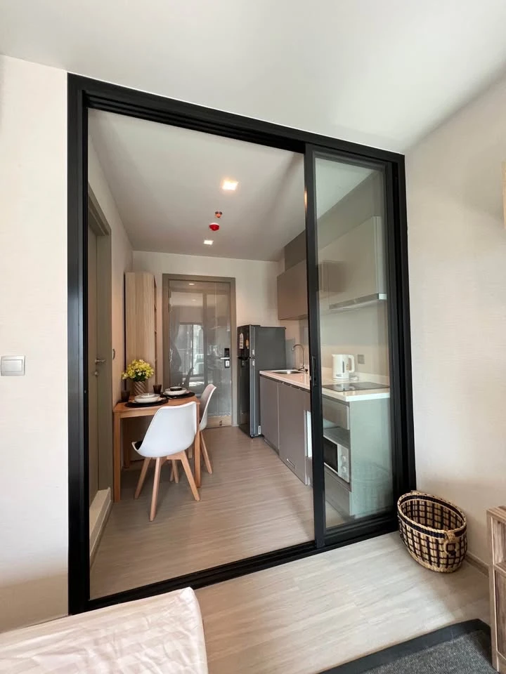 For rent: Life Asoke-Rama 9. Unblocked view of Makkasan, beautifully decorated, very livable. A must-have!
