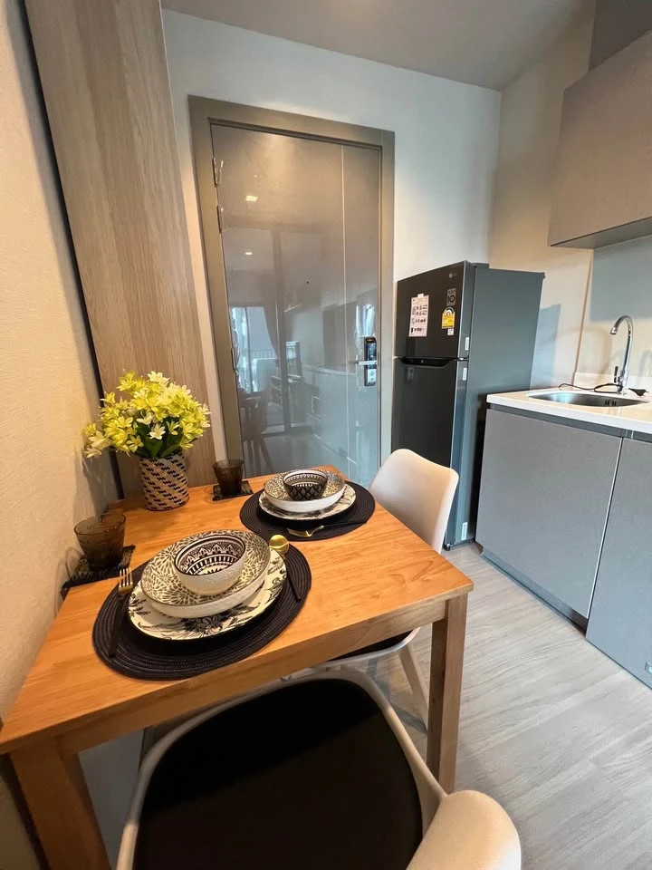For rent: Life Asoke-Rama 9. Unblocked view of Makkasan, beautifully decorated, very livable. A must-have!