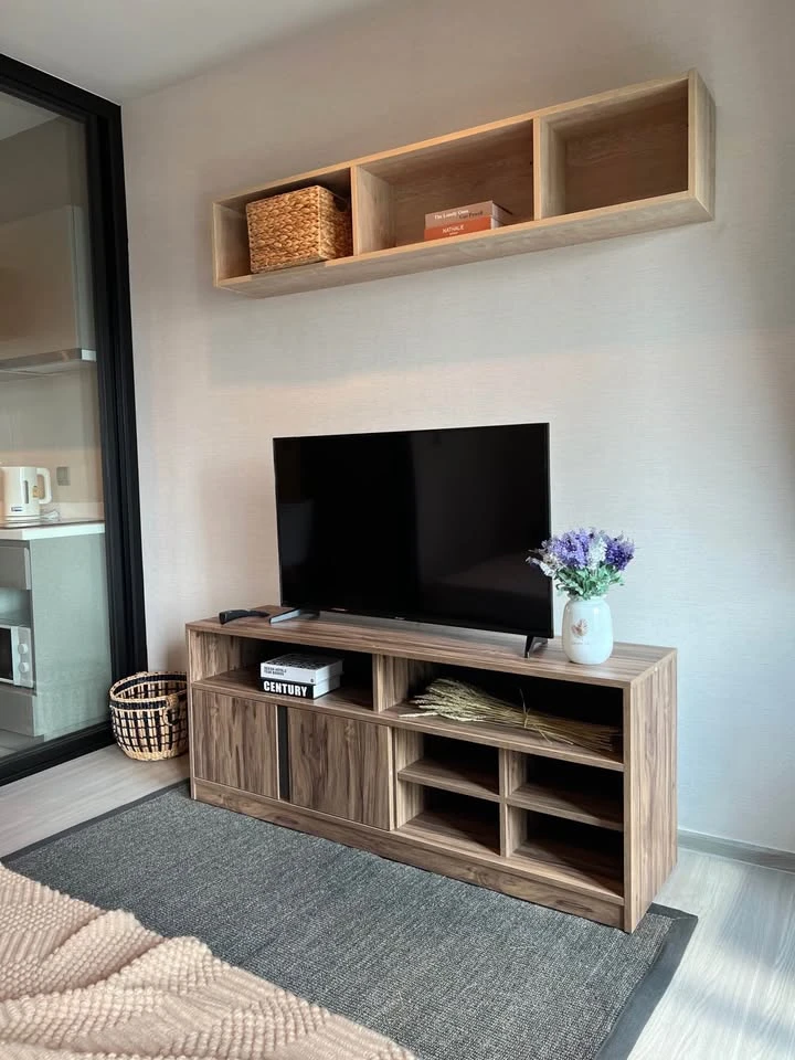 For rent: Life Asoke-Rama 9. Unblocked view of Makkasan, beautifully decorated, very livable. A must-have!