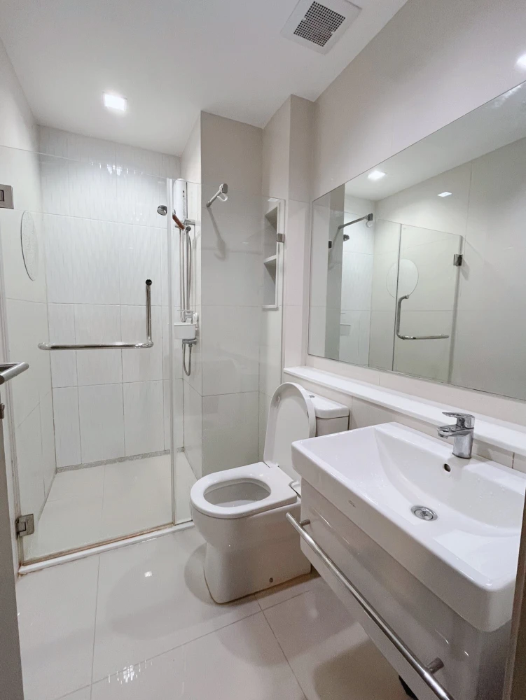 For rent: Life Asoke rama9, ready to move in, separate room, complete with electrical appliances. Good like this, hurry and book now++