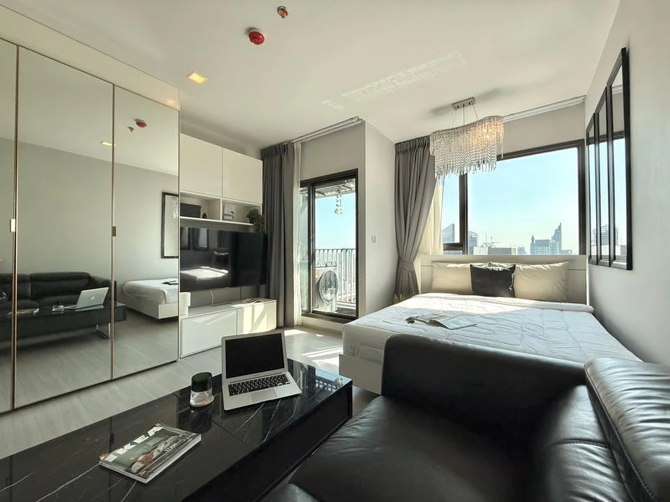 ให้เช่า Life asoke-rama9 ห้องย่าอยู่ ชั้น 40 ได้วิวสูง มาพร้อมเฟอร์ เครื่องใช้ไฟฟ้าครบ พลาดแล้วจะเสียดาย