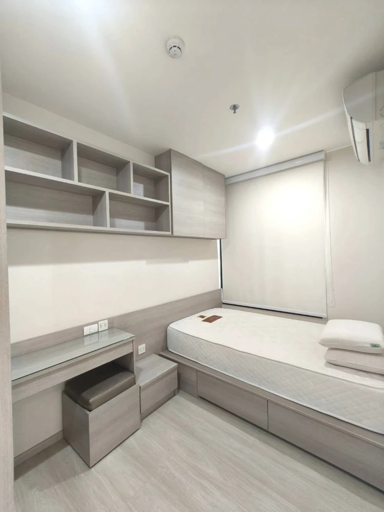 For rent: Life Asoke, 20th floor, beautiful view, comes with complete facilities. You must not miss it.