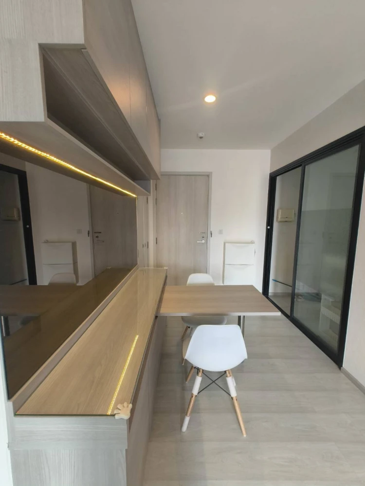 For rent: Life Asoke, 20th floor, beautiful view, comes with complete facilities. You must not miss it.