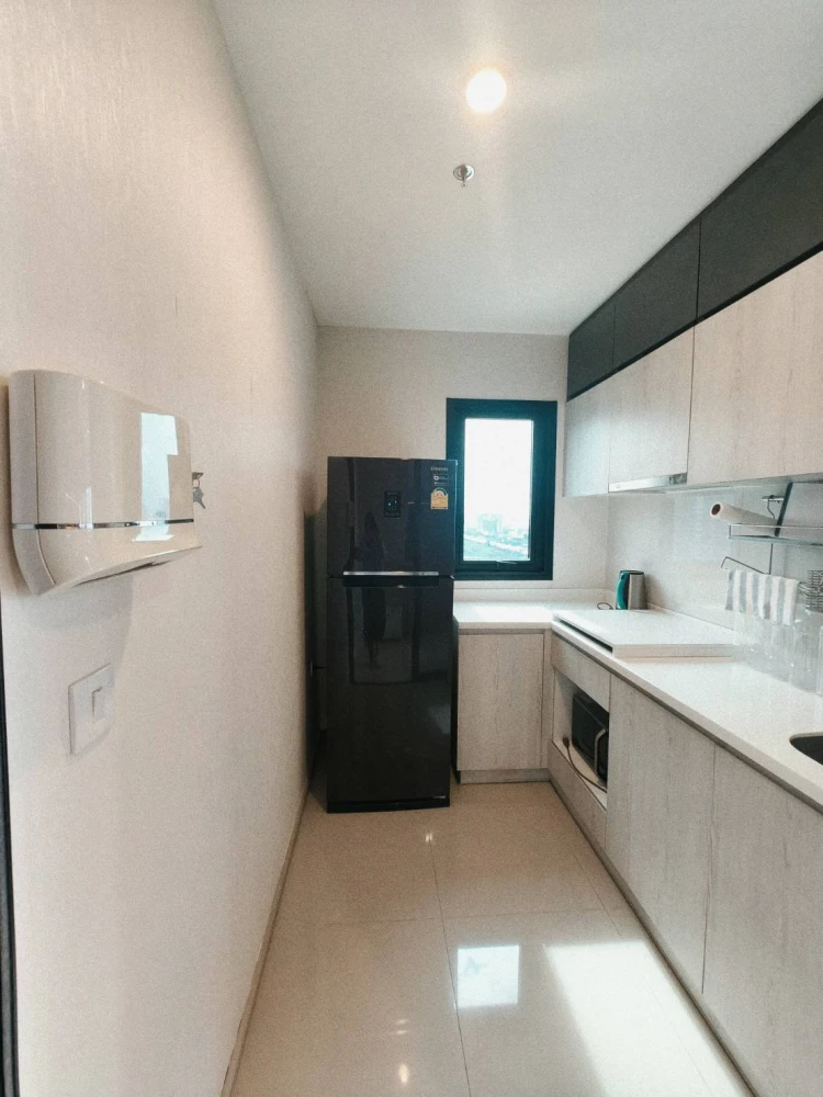 For rent: Life Asoke, 20th floor, beautiful view, comes with complete facilities. You must not miss it.