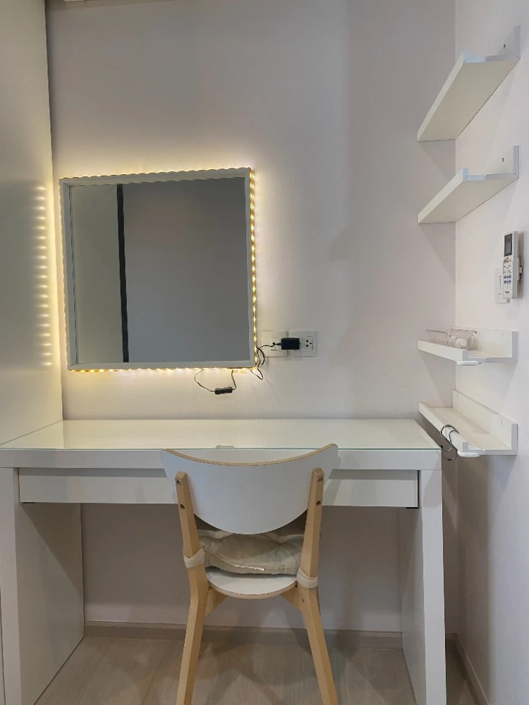 Life Asoke condo for rent, 21st floor, fully furnished. Book now, don't wait!