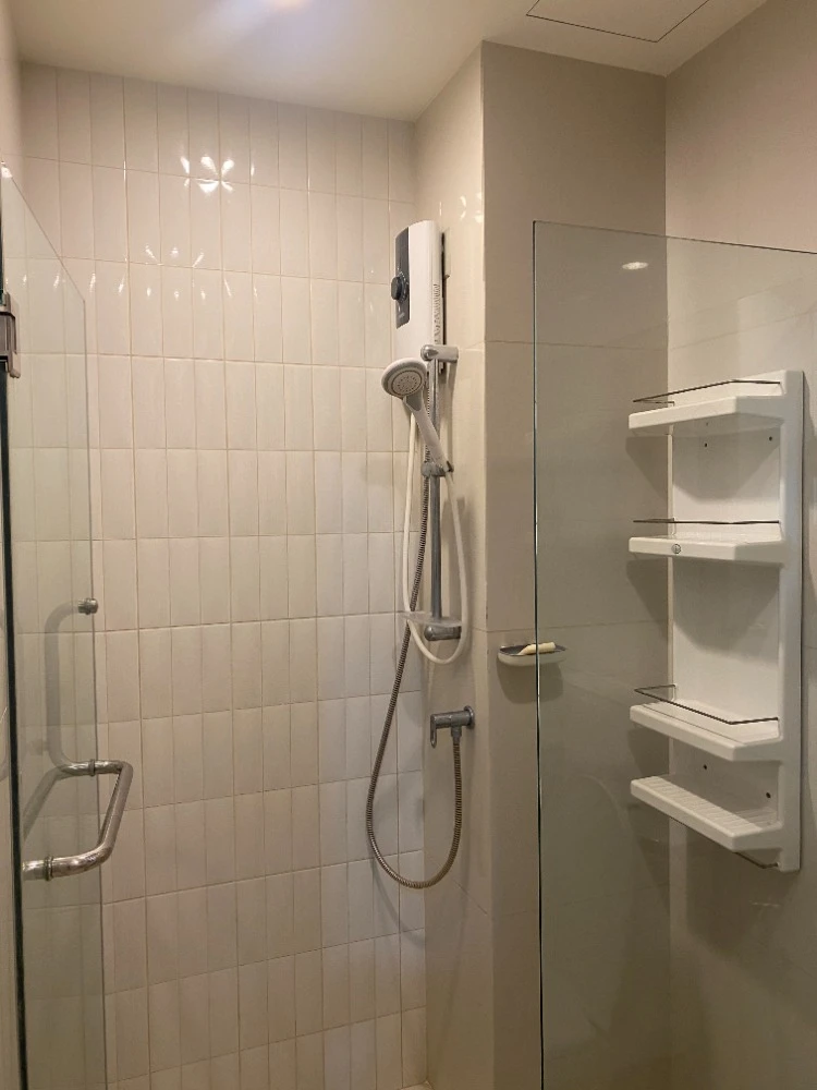 Life Asoke condo for rent, 21st floor, fully furnished. Book now, don't wait!