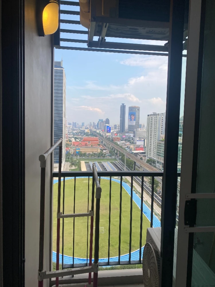 Life Asoke condo for rent, 21st floor, fully furnished. Book now, don't wait!