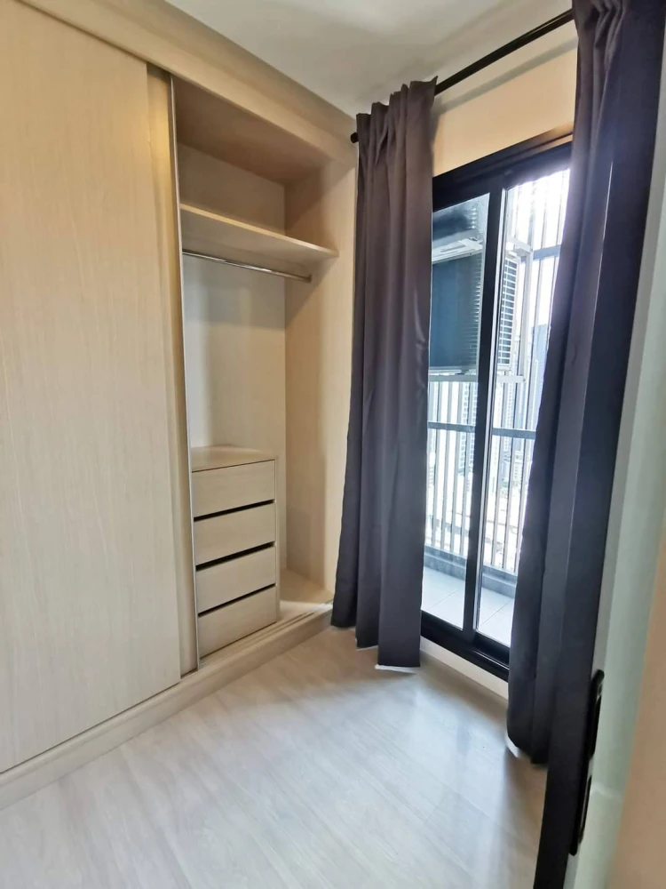 Life Asoke condo for rent, 29th floor. Beautiful unit with complete furnishings. Book now! (Limited time offer!)