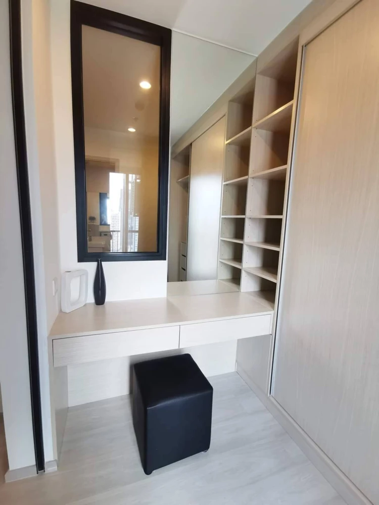 Life Asoke condo for rent, 29th floor. Beautiful unit with complete furnishings. Book now! (Limited time offer!)