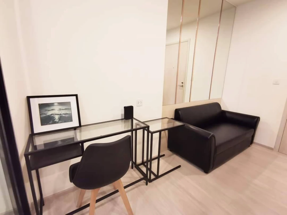 Life Asoke condo for rent, 29th floor. Beautiful unit with complete furnishings. Book now! (Limited time offer!)
