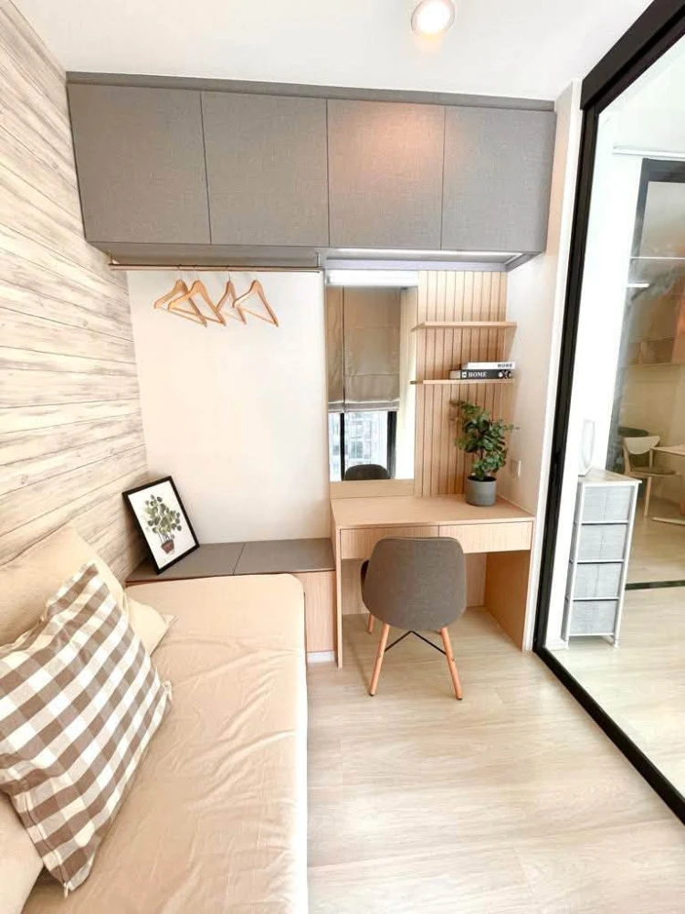 For Rent: Life Asoke – Beautifully decorated, airy, and inviting 1-Bedroom Plus unit. Features a separate multi-purpose room that can be converted int