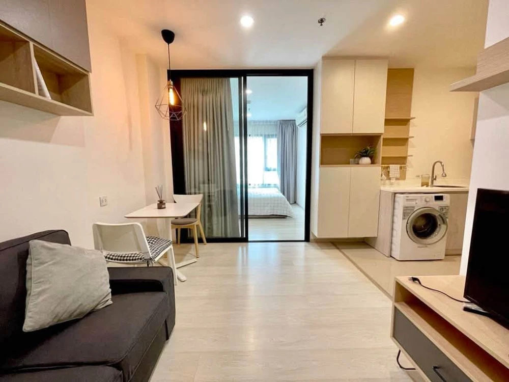 For Rent: Life Asoke – Beautifully decorated, airy, and inviting 1-Bedroom Plus unit. Features a separate multi-purpose room that can be converted int