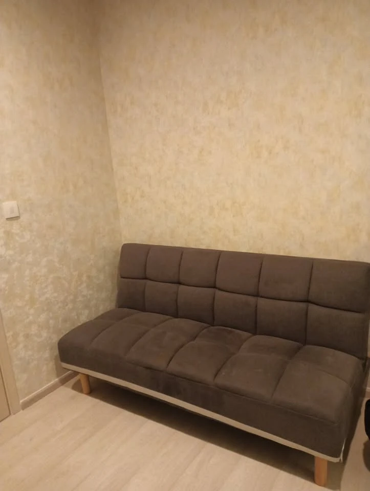 Life Asoke condo for rent, 18th floor. High-quality wallpaper and fully furnished. Just bring your suitcase and move in!