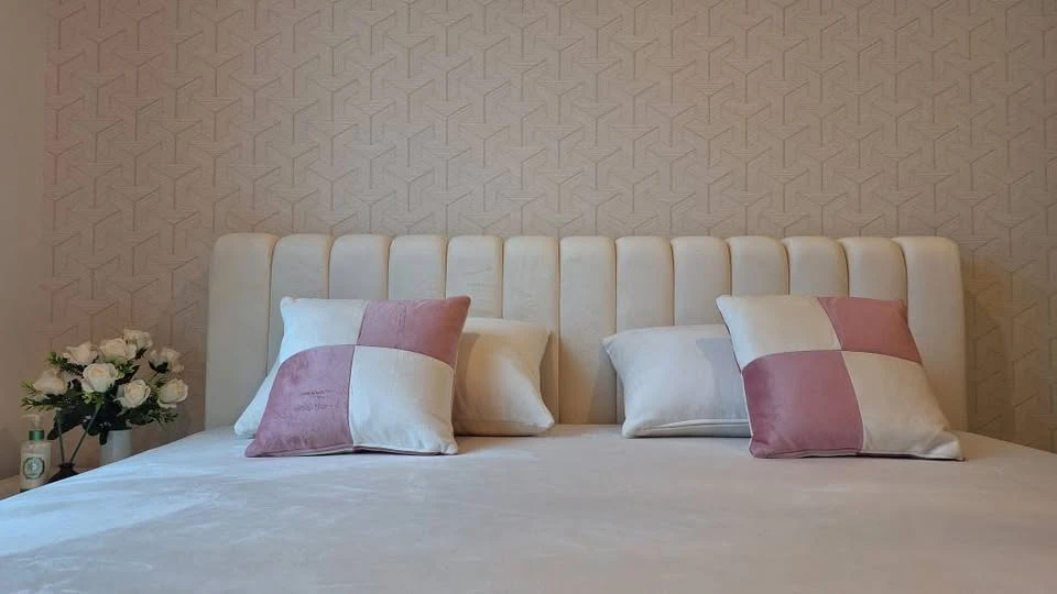For rent: Life Asoke, high floor room, balcony with morning breeze and sunlight. Hurry and book now, don't miss out on this great deal!