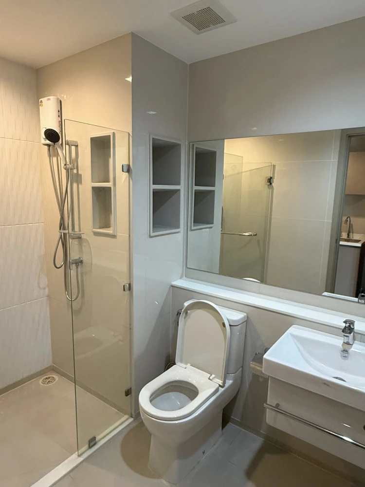 For rent: Life Ladprao, 1 bedroom, 1 bathroom, fully furnished and equipped, just bring your bags and move in!