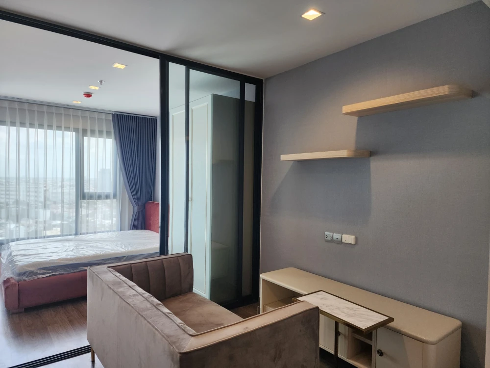 For rent: Life Ladprao Valley, 1 bedroom, 1 bathroom, auspicious room number, fully furnished, beautiful city view.
