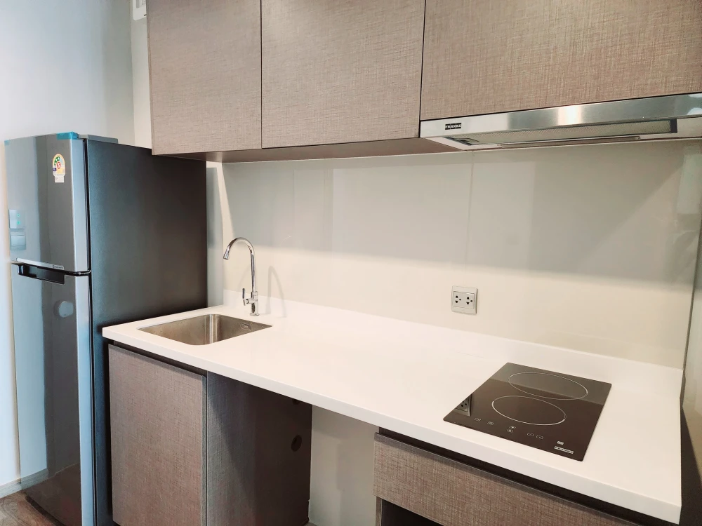 For rent: Life Ladprao Valley, 1 bedroom, 1 bathroom, auspicious room number, fully furnished, beautiful city view.