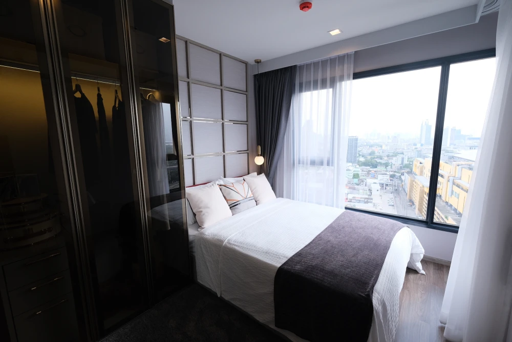 For rent: Life Ladprao Valley, 21st floor, city view + Chatuchak Park, built-in furniture in the whole room, with premium quality items, must book.