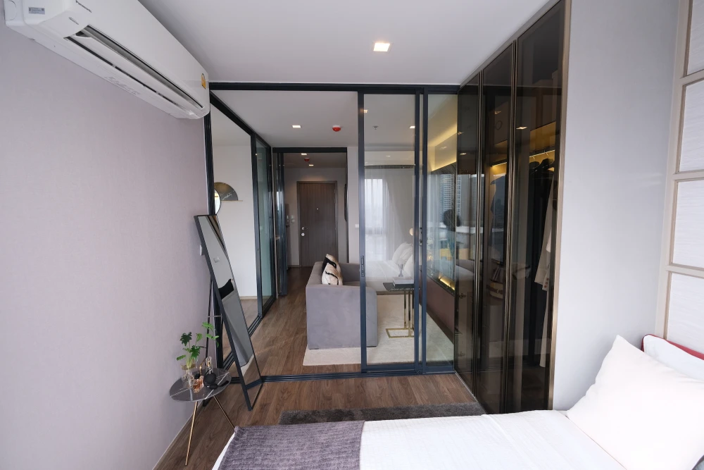 For rent: Life Ladprao Valley, 21st floor, city view + Chatuchak Park, built-in furniture in the whole room, with premium quality items, must book.
