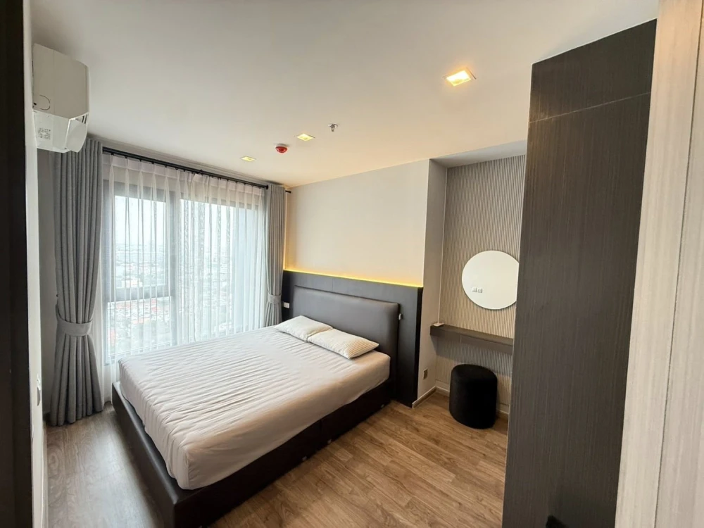 For rent: Life Ladprao Valley, 25th floor, very high, corner room, quiet and private, decorated in a Korean minimalist style. Reserve now!
