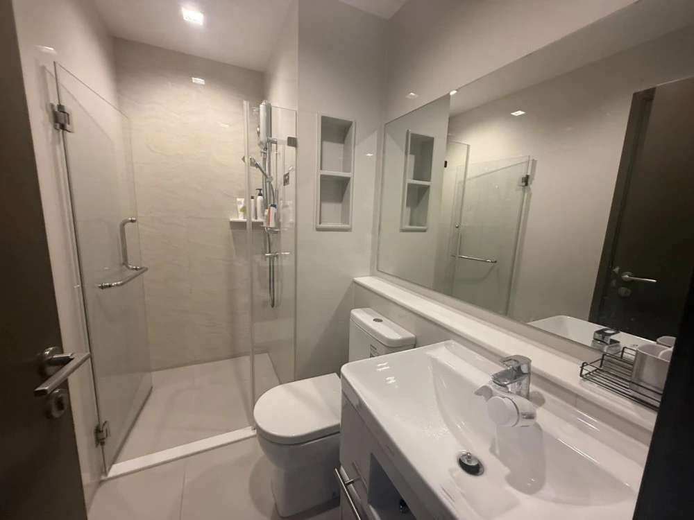 For rent: Life Ladprao Valley, 25th floor, very high, corner room, quiet and private, decorated in a Korean minimalist style. Reserve now!