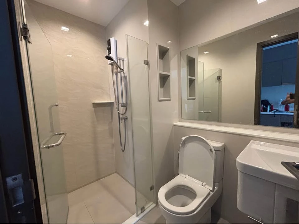 For rent: Life Ladprao Valley, 28th floor, very high, great city view, fully furnished, book now.