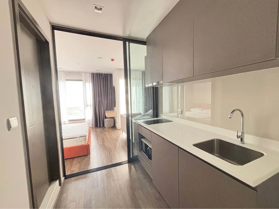 For rent: Life Ladprao Valley, 28th floor, very high, great city view, fully furnished, book now.