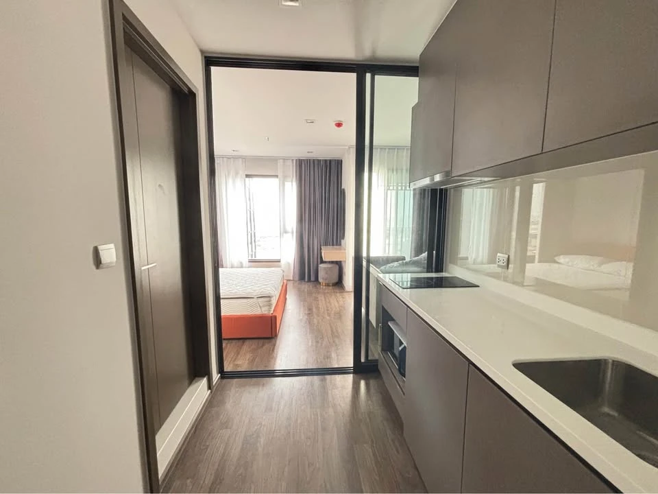 For rent: Life Ladprao Valley, 28th floor, very high, great city view, fully furnished, book now.