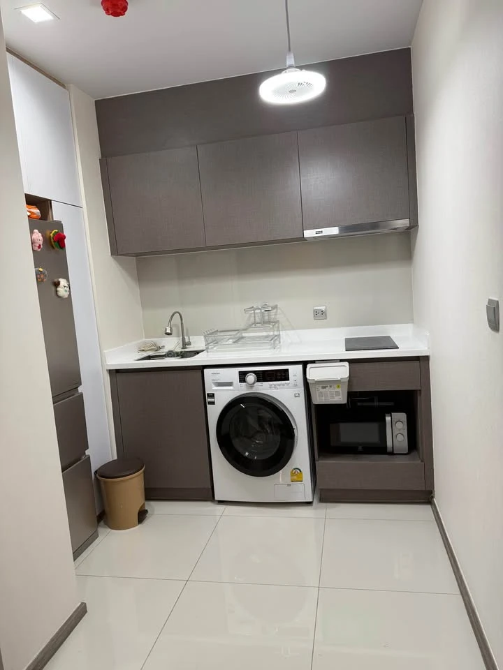 For rent: Life Ladprao Valley, 29th floor. Beautiful, spacious view. Excellent feng shui, "Emperor" feng shui, enhancing success. Don't miss out!