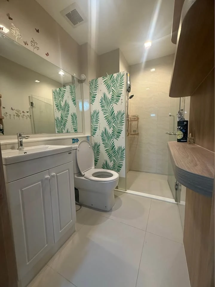 For rent: Life Ladprao Valley, 29th floor. Beautiful, spacious view. Excellent feng shui, "Emperor" feng shui, enhancing success. Don't miss out!