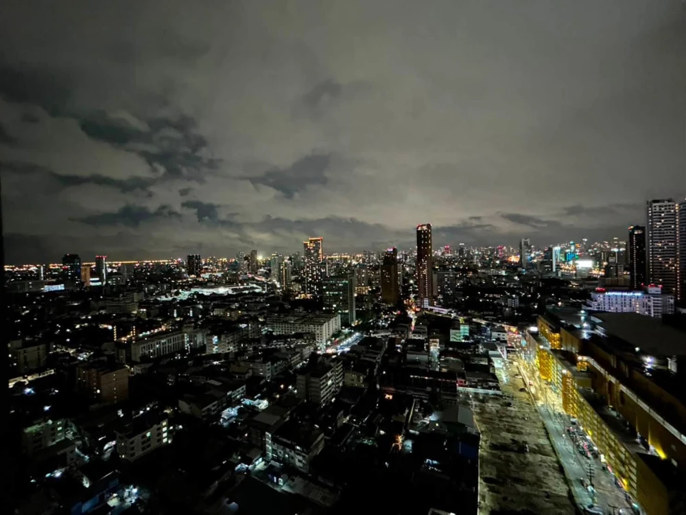 For rent: Life Ladprao Valley, 32nd floor, stunning unobstructed city view. Features include a large 58-inch wall-mounted TV and a built-in mini-walk-