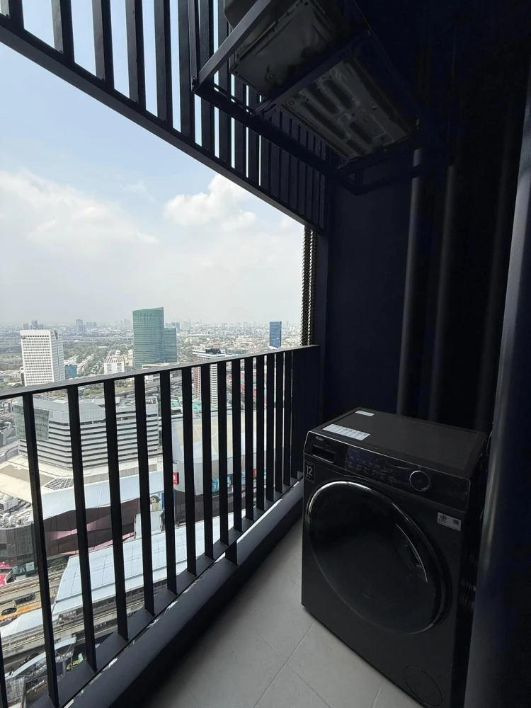 For rent: Life Ladprao Valley, 40th floor, view of Chatuchak Park, complete electrical appliances, hurry and reserve now before it's gone.