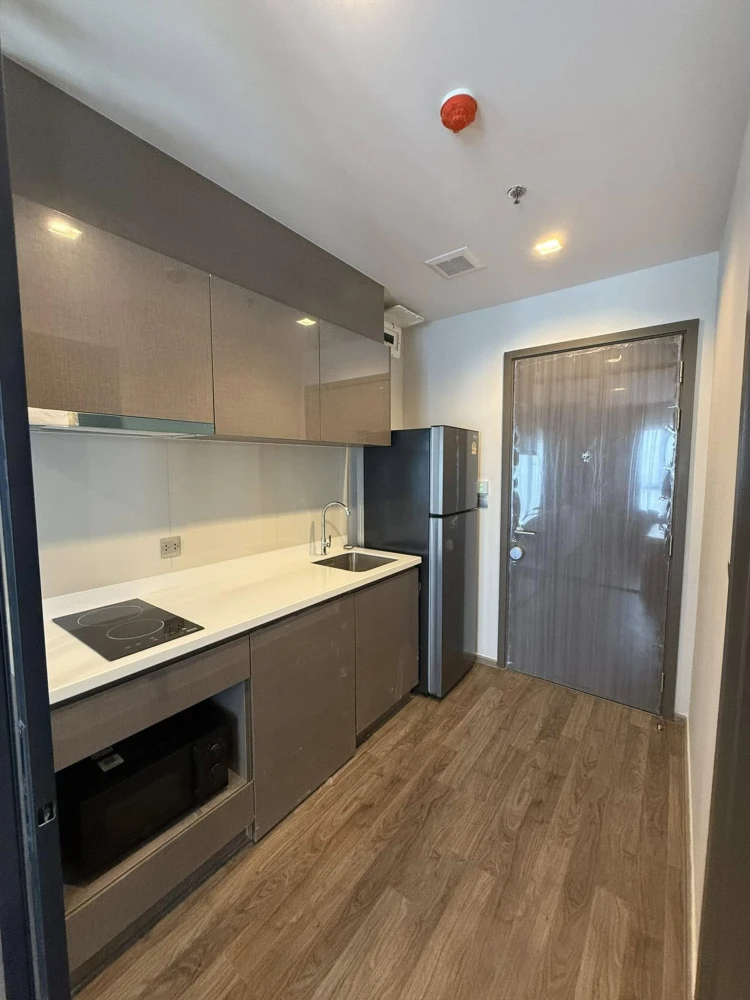For rent: Life Ladprao Valley, 40th floor, view of Chatuchak Park, complete electrical appliances, hurry and reserve now before it's gone.