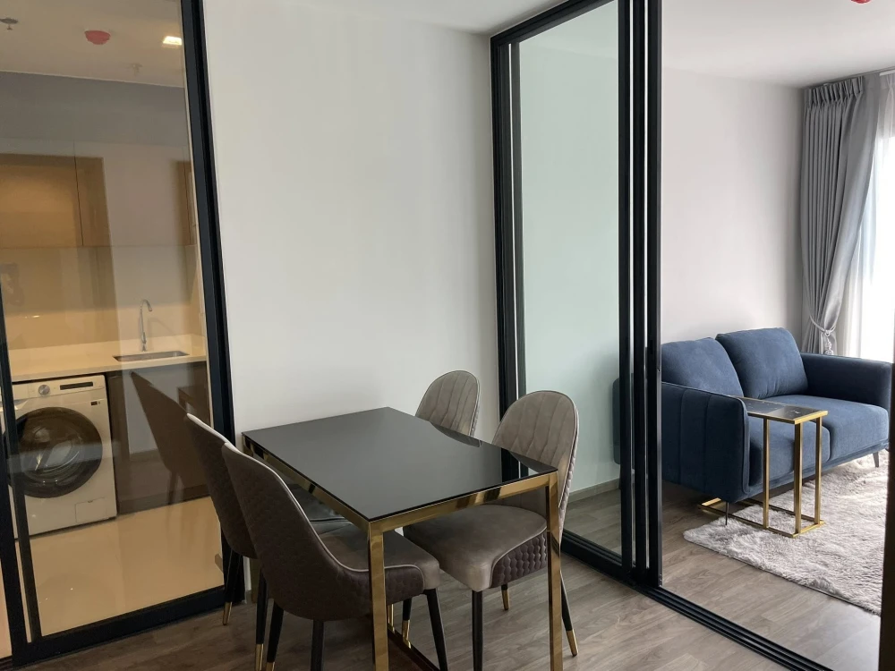 For rent: Life Ladprao Valley, 42nd floor, spacious room, comfortable, fully furnished, book now, hurry!