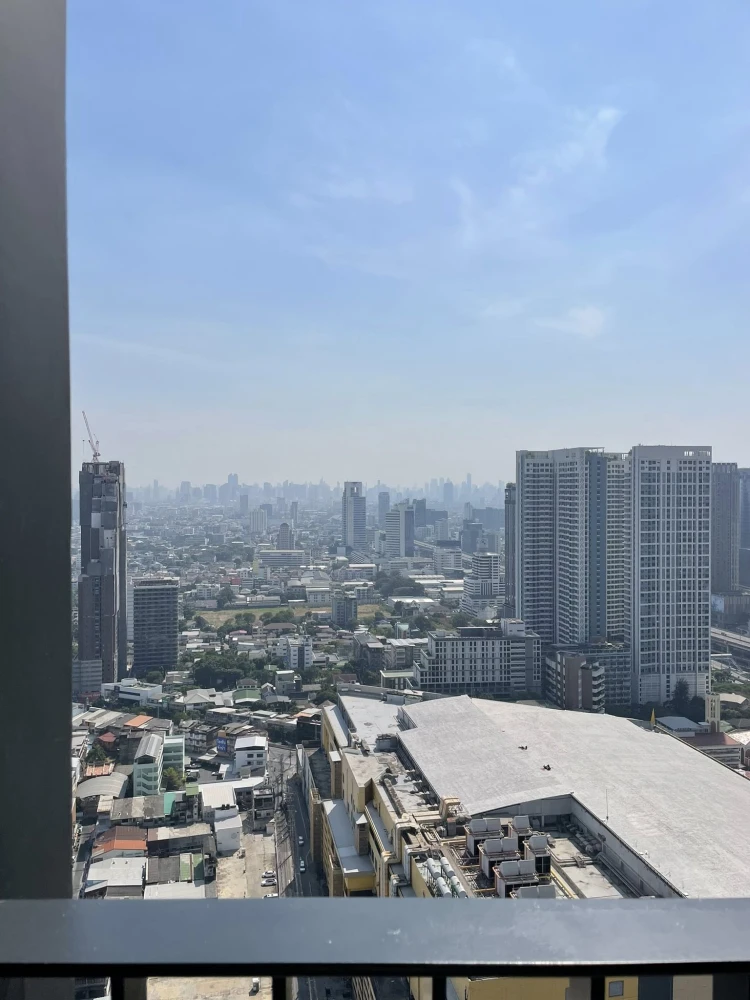 For rent: Life Ladprao Valley, 42nd floor, spacious room, comfortable, fully furnished, book now, hurry!