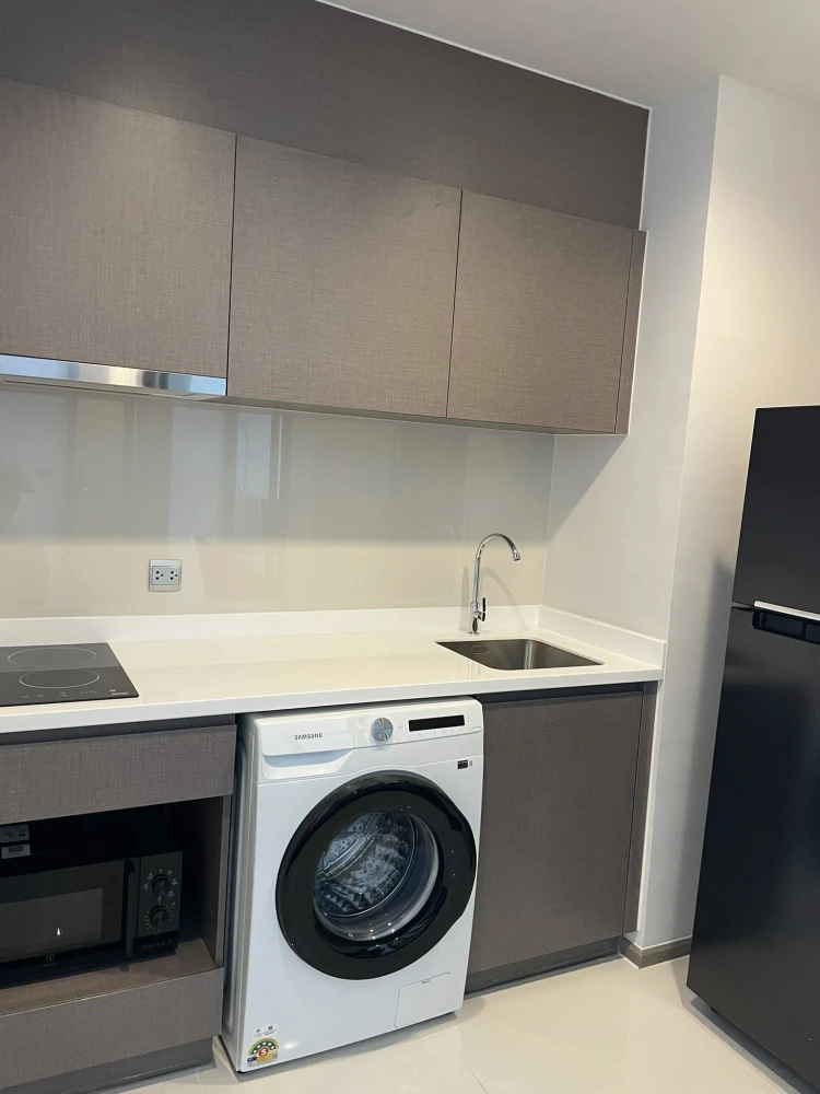 For rent: Life Ladprao Valley, 42nd floor, spacious room, comfortable, fully furnished, book now, hurry!