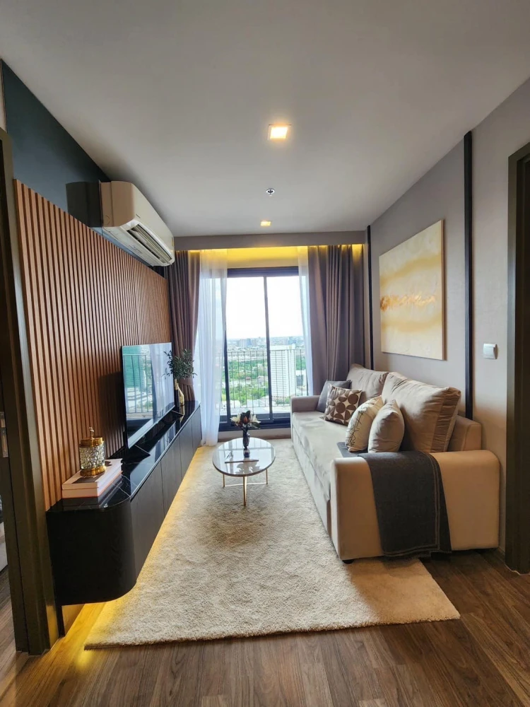 For rent: Life Ladprao Valley, very high floor, 2 bedrooms, 2 bathrooms, great city view, very beautiful built-in room, fully furnished, just bring yo
