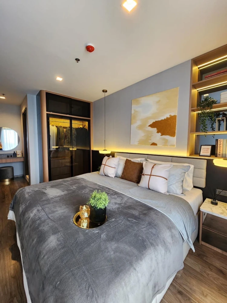 For rent: Life Ladprao Valley, very high floor, 2 bedrooms, 2 bathrooms, great city view, very beautiful built-in room, fully furnished, just bring yo