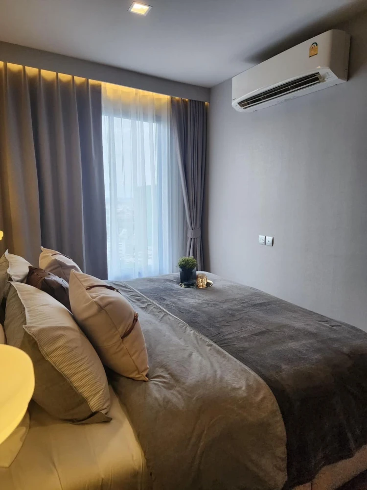 For rent: Life Ladprao Valley, very high floor, 2 bedrooms, 2 bathrooms, great city view, very beautiful built-in room, fully furnished, just bring yo