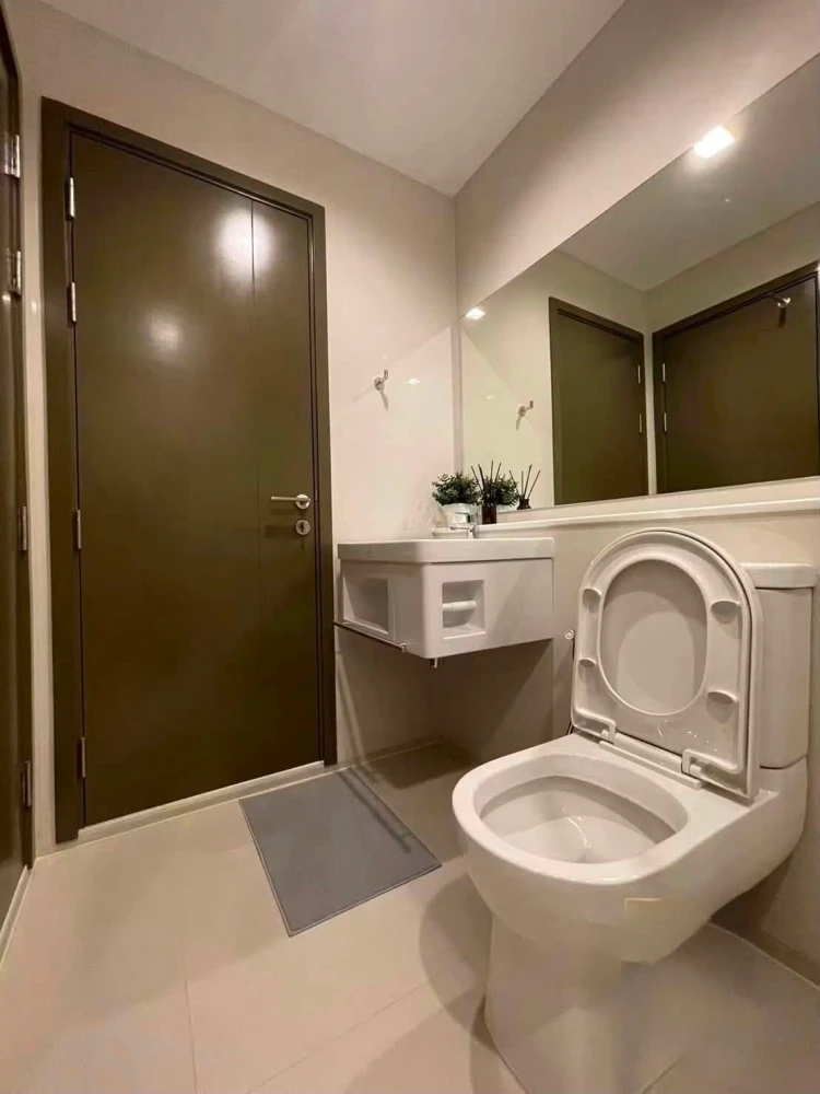 For rent: Life Ladprao Valley, spacious and comfortable room on a very high floor with amazing city views and great breeze. Book now!