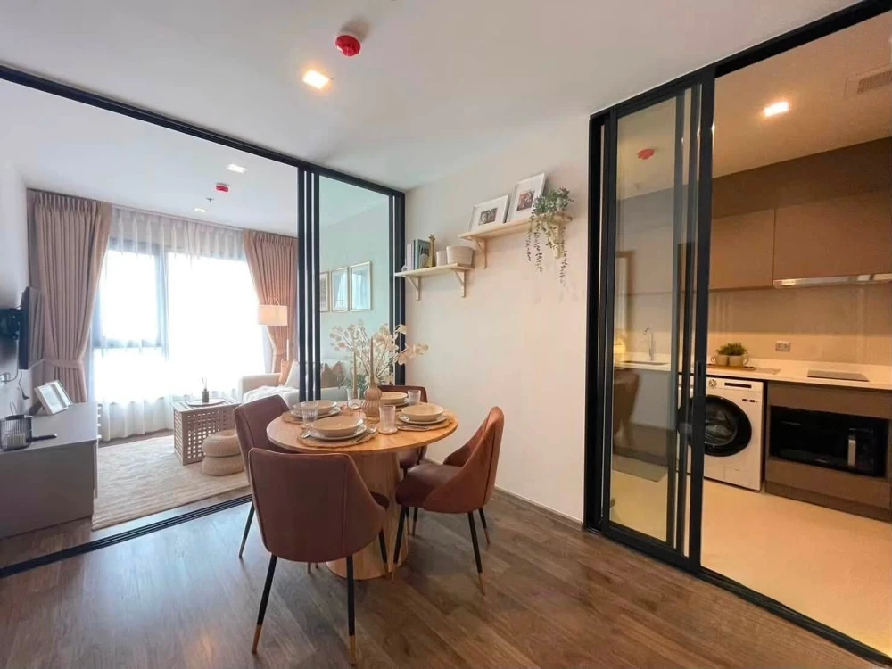 For rent: Life Ladprao Valley, spacious and comfortable room on a very high floor with amazing city views and great breeze. Book now!