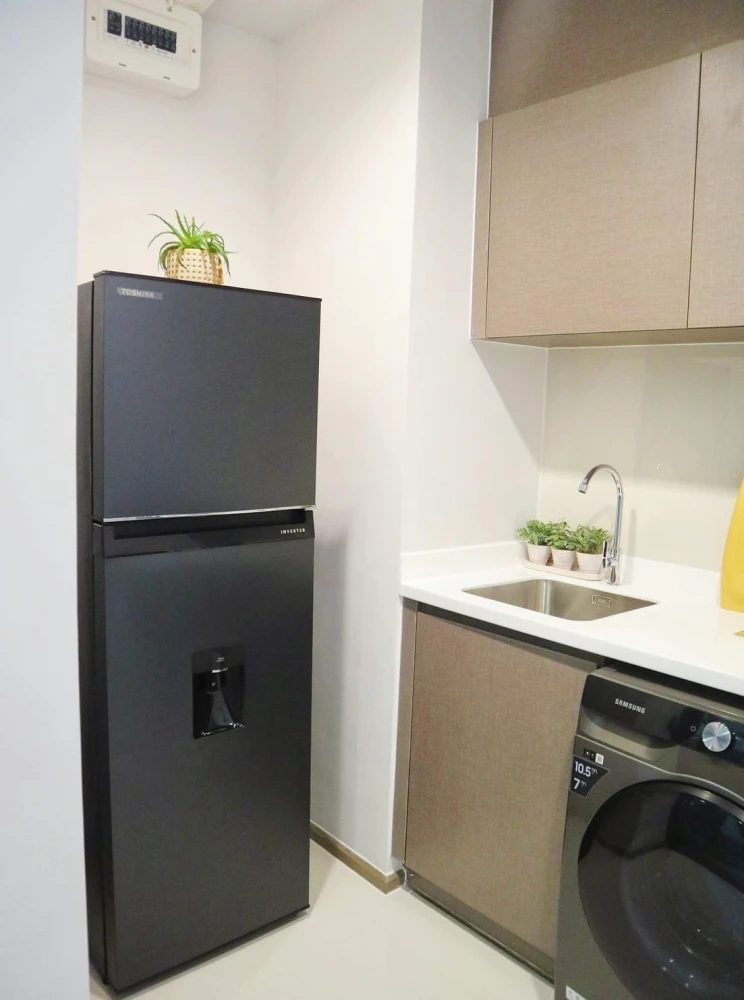 For rent: Life Ladprao Valley, spacious room, lots of usable space, simple and luxuriously decorated, comes with complete furniture, don't miss it.