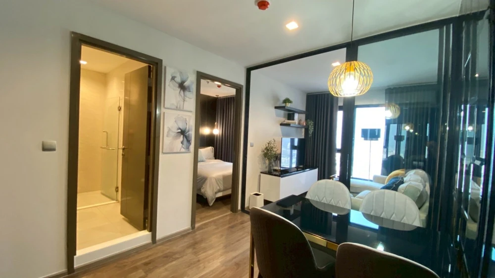 For rent: Life Ladprao Valley, spacious room, lots of usable space, simple and luxuriously decorated, comes with complete furniture, don't miss it.