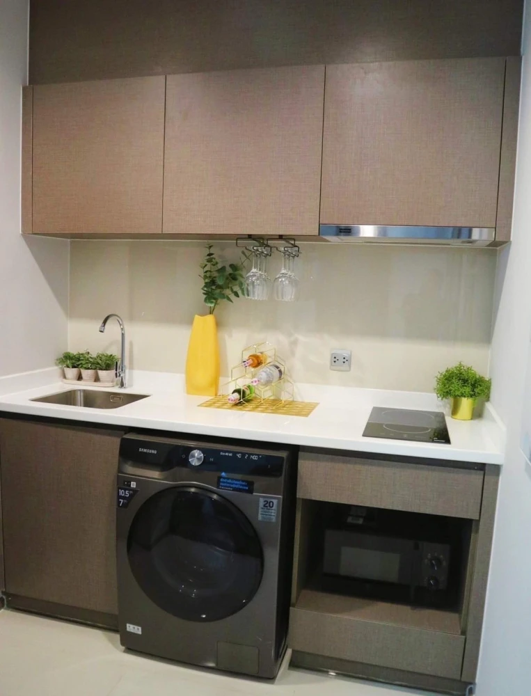 For rent: Life Ladprao Valley, spacious room, lots of usable space, simple and luxuriously decorated, comes with complete furniture, don't miss it.