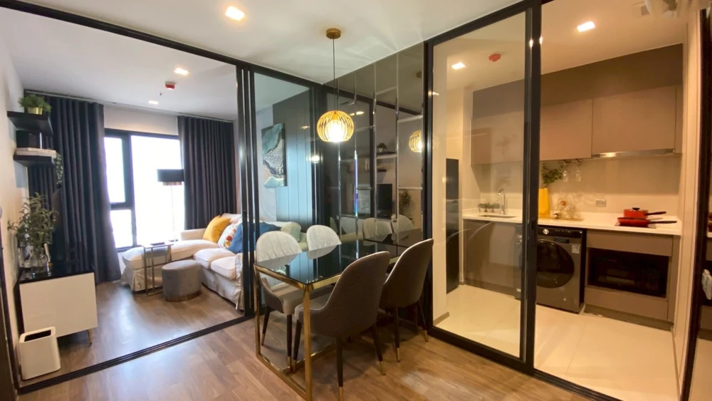 For rent: Life Ladprao Valley, spacious room, lots of usable space, simple and luxuriously decorated, comes with complete furniture, don't miss it.