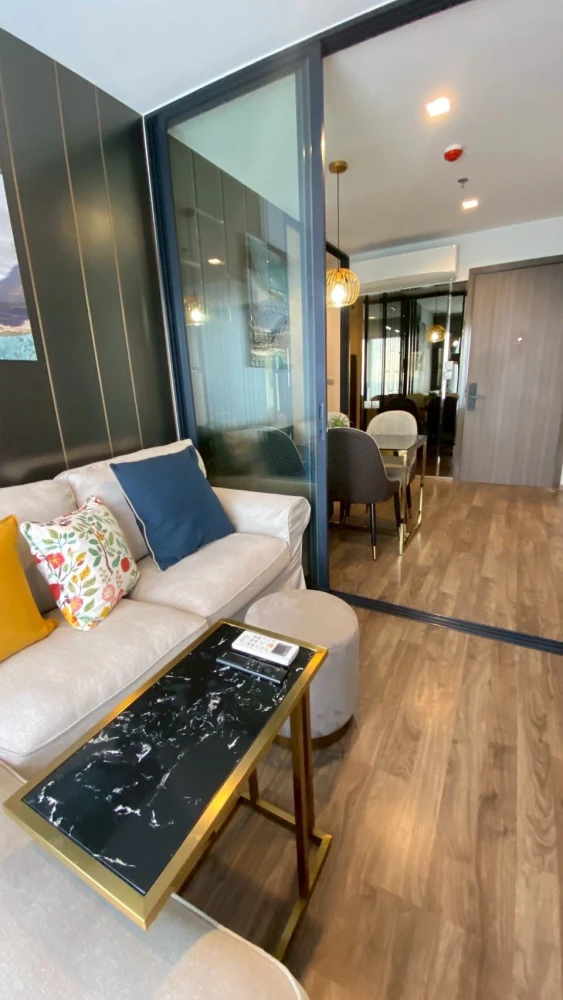 For rent: Life Ladprao Valley, spacious room, lots of usable space, simple and luxuriously decorated, comes with complete furniture, don't miss it.